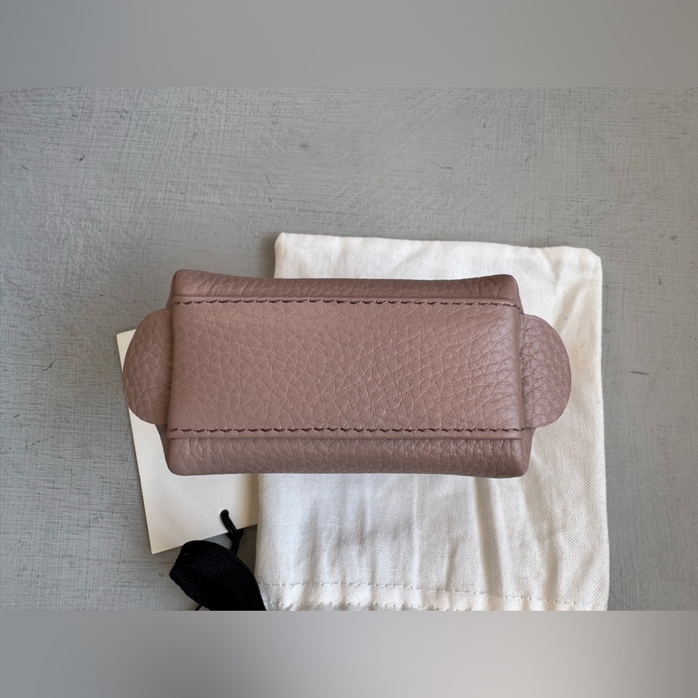 NWT Cuyana Mini Travel Case in Soft Rose Pebbled Leather - Picture 5 of 11